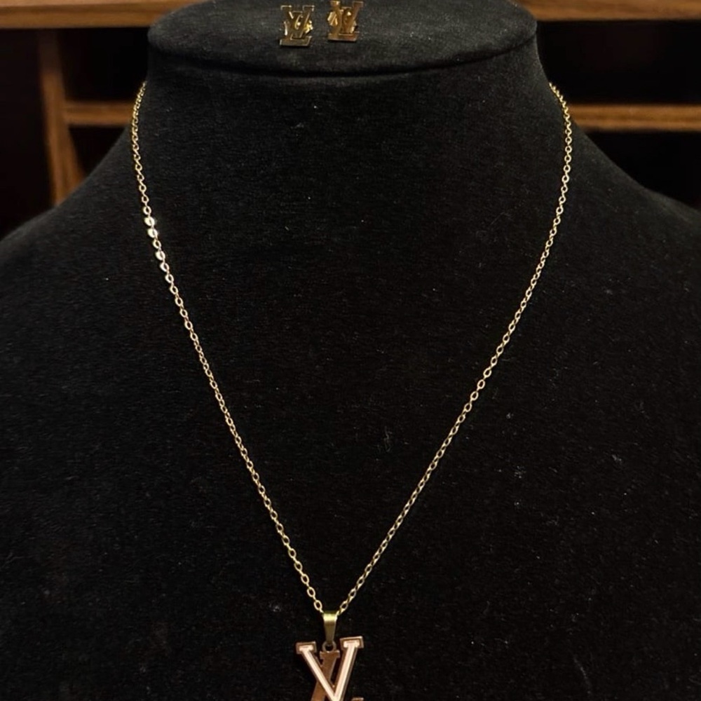Women’s necklace